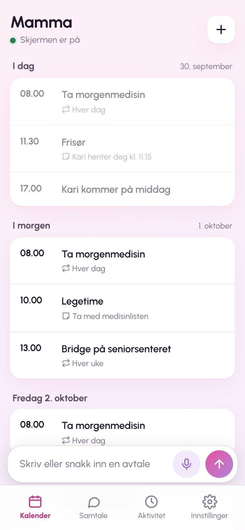 Appen på mobilen: kalenderen til Mamma, med i dag og i morgen, og feltet "Skriv eller snakk inn en avtale".